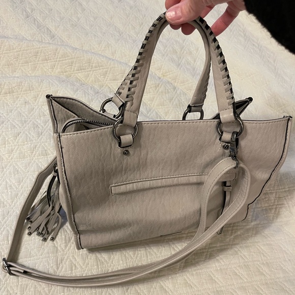 Jessica Simpson Soft Grey Purse with adjustable strap and dividers - Picture 7 of 13